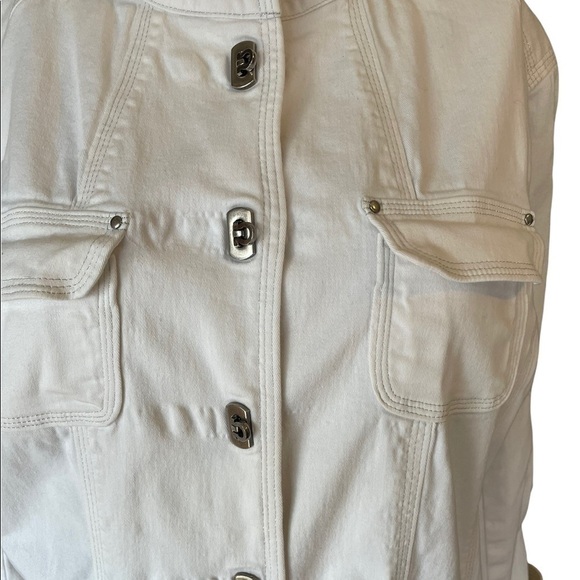 CHICO’S WOMEN’S WHITE JEAN JACKET      SIZE 1  (Juniors) - Picture 4 of 5